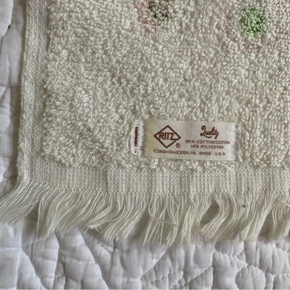 Vintage 70s strawberry vine white and red green hand towel